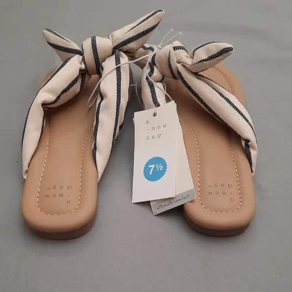 A New Day Cream and Navy Striped Sandals - New With Tags - Size 7.5" - Picture 7 of 10